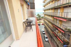 Zdjęcie z galerii obiektu Beautiful flat with sea view and sound of the surf w mieście Santa Pola
