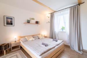 Uma cama ou camas num quarto em Frajárka