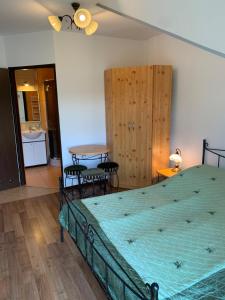 a bedroom with a bed and a table and chairs at Villa Remedios in Łeba