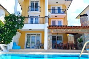 Bazén v ubytování Villa Defne Oludeniz Private Villa nebo v jeho okolí