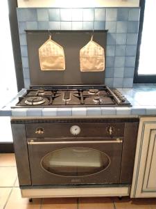 a stove top oven with two tea towels on it at Villa Rossi in Polignano a Mare