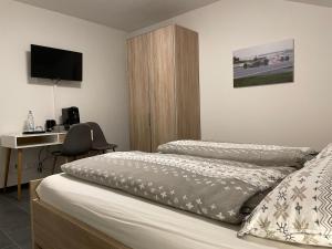Postel nebo postele na pokoji v ubytování Gästehaus Veenstra