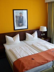 Postel nebo postele na pokoji v ubytování Superior Hotel Präsident