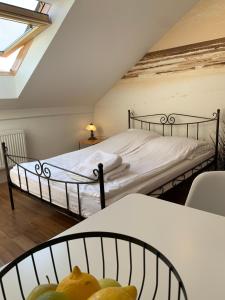 two twin beds in a room with a table at Villa Remedios in Łeba