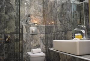 Kúpeľňa v ubytovaní Filippion Hotel + 37 fotografií