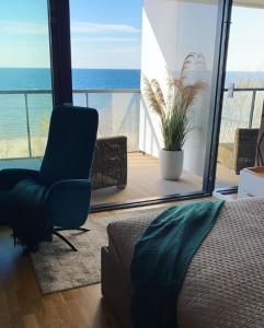 Część wypoczynkowa w obiekcie APARTLUX Seaside Park - bezpośredni widok na morze