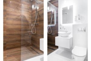 dwa obrazy łazienki z toaletą i prysznicem w obiekcie HOUSEHOST Apartment: Miodowa 42/8a Street w Krakowie +4 zdjęcia