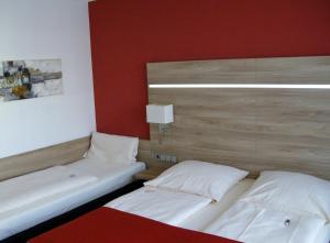 Postel nebo postele na pokoji v ubytování Superior Hotel Präsident