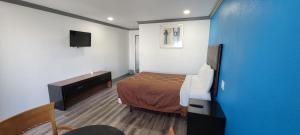 a small room with a bed and a television at Guest Harbor Inn- Port Of Los Angeles San Pedro in San Pedro +16 photos