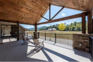 Gallery image of Gorgeous Cades Cove Condo with Community Pool in Townsend