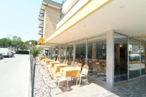 A restaurant or other place to eat at Hotel Fabius