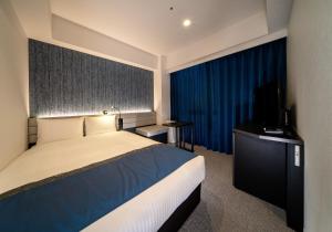 a hotel room with a bed and a television at DEL style Ikebukuro Higashiguchi by Daiwa Roynet Hotel in Tokyo