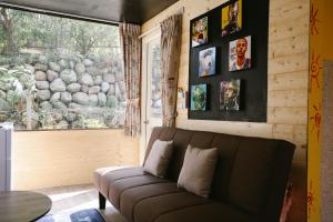 a living room with a couch and a window at 山板樵愛面子民宿 in Sanyi