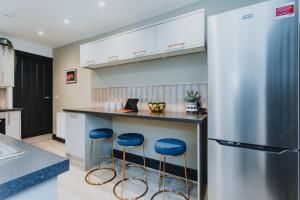 Virtuvė arba virtuvėlė apgyvendinimo įstaigoje ENTIRE HOUSE WITH PARKING IN RUGBY