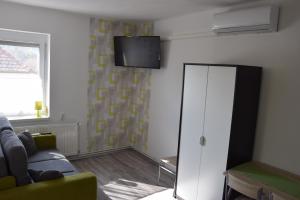 TV a/nebo společenská místnost v ubytování La Siesta Bogács Apartman