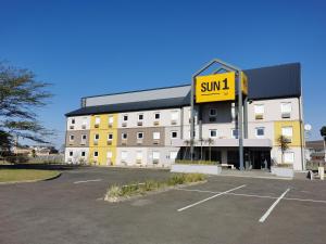 a large building with a sign that reads sun at SUN1 Richards Bay in Richards Bay
