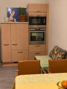 a kitchen with a stove top oven next to a counter at Villa PetraBUNT in Villach