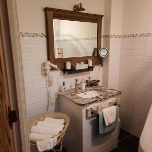 a bathroom with a sink and a mirror at B&B Kerkevelde in Bilzen +57 photos