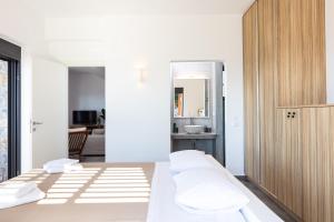 Ένα ή περισσότερα κρεβάτια σε δωμάτιο στο Villa Sea-Esta, Adults Only
