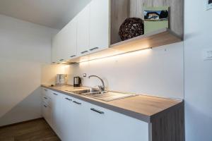 Kuchyňa alebo kuchynka v ubytovaní Ferienwohnung Kratzberg Edelweiss