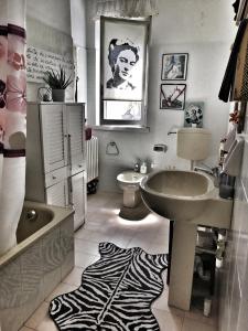 Phòng tắm tại RaMaya, casa d'artista