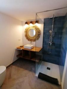 A bathroom at Comfortable House in Formentera with Garden and Terrace