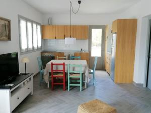 A kitchen or kitchenette at Comfortable House in Formentera with Garden and Terrace Még 22 kép