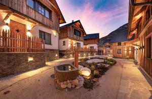 a courtyard in a home with a fire pit in the yard at MONDI Chalets am Grundlsee in Grundlsee