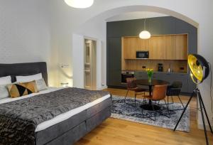Kuchyň nebo kuchyňský kout v ubytování MN6 Luxury Suites by Adrez