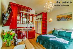 Łóżko lub łóżka w pokoju w obiekcie Baltic Apartments - Apartamenty Korony Piastów