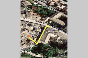 an overhead view of a city with a yellow street at La Casetta - Casa Indipendente nel centro storico in Fermo