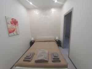 カターニアにあるCastellano Home - Ursinoのベッドルーム1室(ベッド1台付)