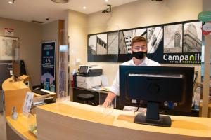 The lobby or reception area at Campanile Barcelona Sud - Cornella