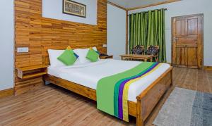 Treebo Omega Stay Inn客房内的一张或多张床位