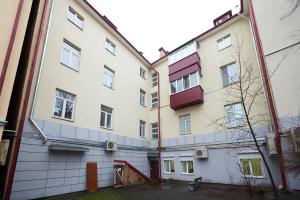 a view of the outside of an apartment building at PaulMarie Apartments on Prs. Lenina, 19 in Gomel