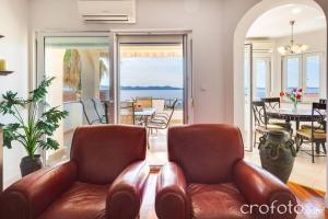 Χώρος καθιστικού στο Luxury apartment with beautiful sea view