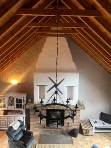 Posezení v ubytování Glenkeel Cottage
