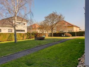 a walkway in front of a house at l’Écrin du Verger in Baldersheim