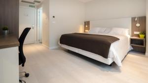 Postel nebo postele na pokoji v ubytování Hotel Ciudadela Pamplona