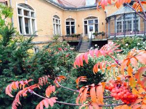 a house with a garden in front of it at Pension Sanssouci in Potsdam
