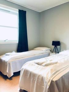 Una cama o camas en una habitación de Holmavatn Ungdoms og Misjonssenter