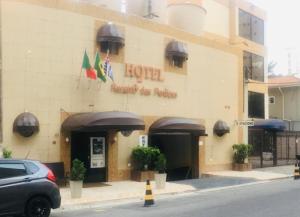 a hotel with a car parked in front of it at Hotel Recanto das Perdizes in São Paulo