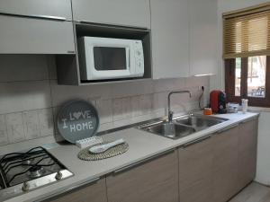 A kitchen or kitchenette at Sa Corte Antiga