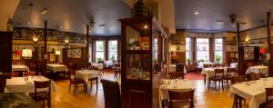 Restoran ili drugo mesto za obedovanje u objektu Foyles Hotel