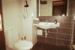 Koupelna v ubytování Hotel Nord + 37 fotografií