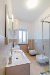 A bathroom at Appartamenti Parco Archeologico