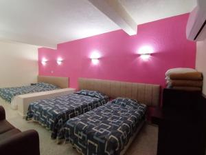 Ein Bett oder Betten in einem Zimmer der Unterkunft Hotel Tamuin