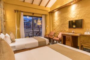 Μια τηλεόραση ή/και κέντρο ψυχαγωγίας στο Bar Peepal Resort