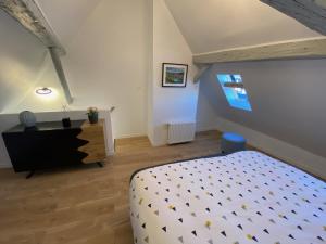 Postel nebo postele na pokoji v ubytování DUPLEX Le 12 - Appartement avec terrasse dans le vignoble - 5 mn du centre de Colmar