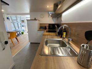 Kuchyň nebo kuchyňský kout v ubytování DUPLEX Le 12 - Appartement avec terrasse dans le vignoble - 5 mn du centre de Colmar